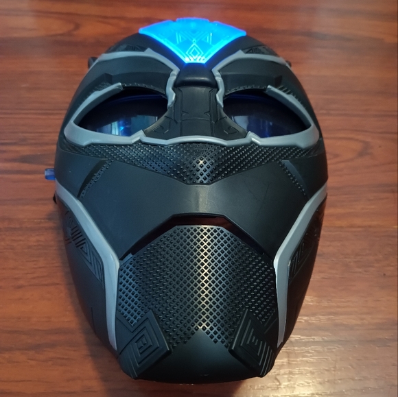Marvel Black Panther Vibranium Power FX Light Up Mask SR - Picture 3 of 6